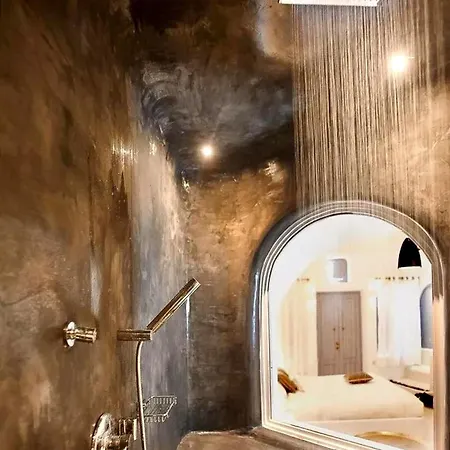 Yannis W Pool In 6gst Villa Fira (Santorini)