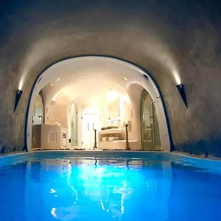 Vila Yannis W Pool In 6gst Fira (Santorini)
