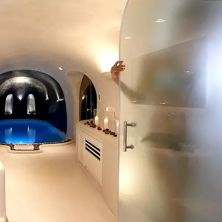 Yannis W Pool In 6gst Villa *
