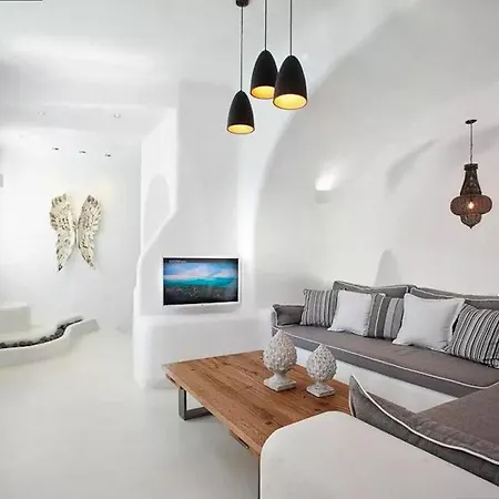 Yannis W Pool In 6gst Villa *