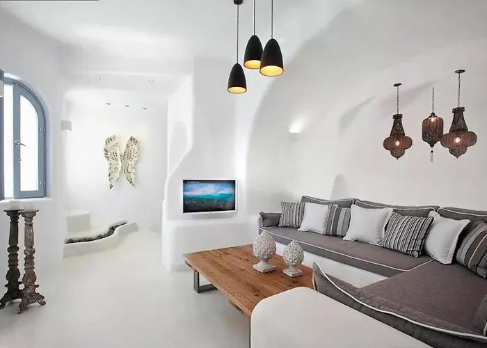 Yannis W Pool In 6gst Villa *