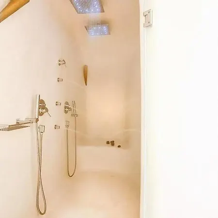 Yannis W Pool In 6gst Villa