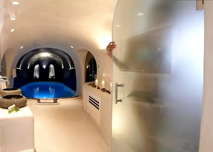 Yannis W Pool In 6gst Villa *